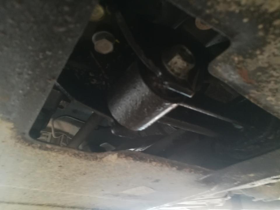 现代瑞纳底盘漏油啥原因