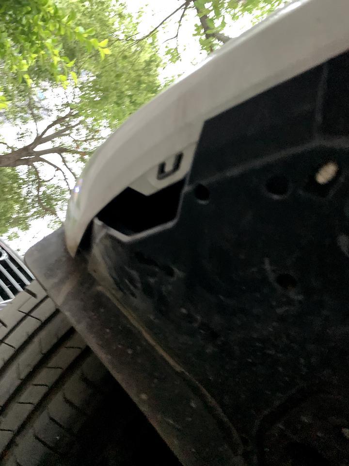 沃尔沃xc60-这种情况还能不能开 不知道什么时候咋给掉下了
