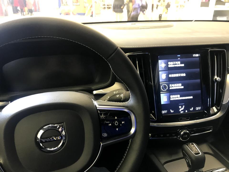 沃尔沃s90-请问各位车友，本地没有4S店，S90智逸现在大概多少能落地呀？
开始感觉s60开起来更方便，对比了下发现S90价格合适多了