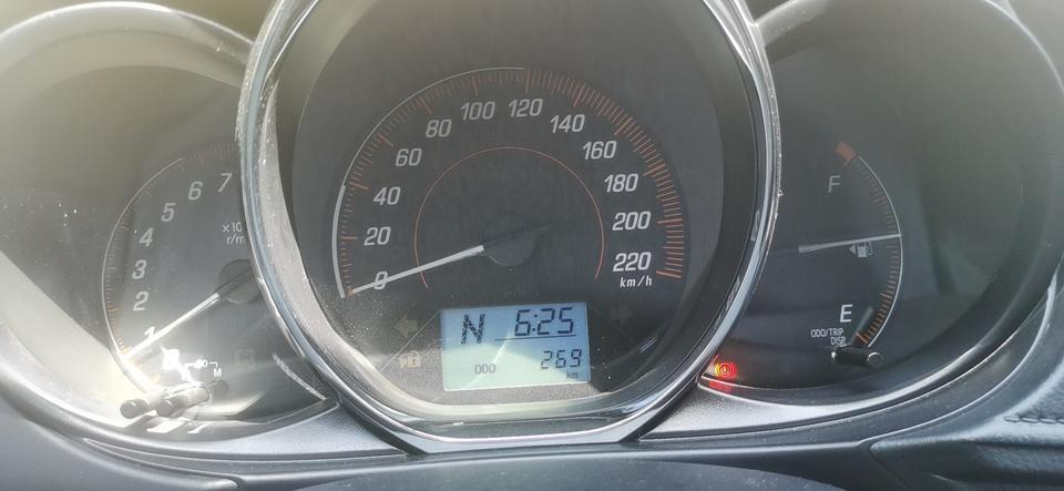yaris l 致炫-朋友们的致炫x新车磨合期内一箱油能跑多少公里啊？我的车刚加满油跑了几天就显示差不多去了一半的油了，跑了269公里，感觉好费油哦，？朋友们的也是这样吗？望回复！谢谢！