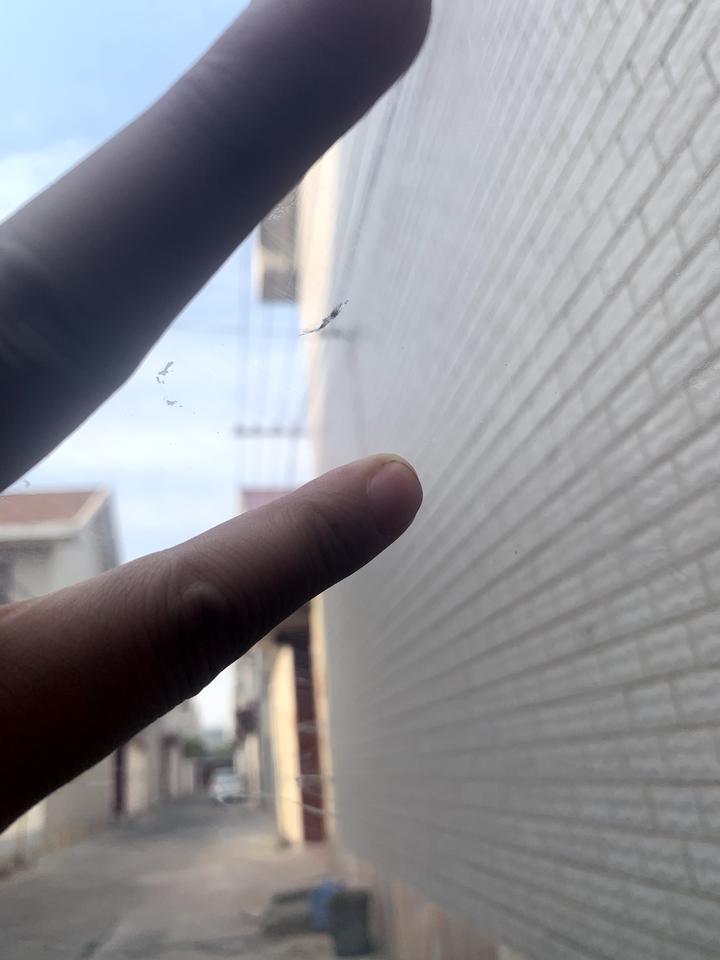 荣威360-前挡风这种伤需不需要修复，去修车厂看了，师傅说不用修，但是我怕会越来越大