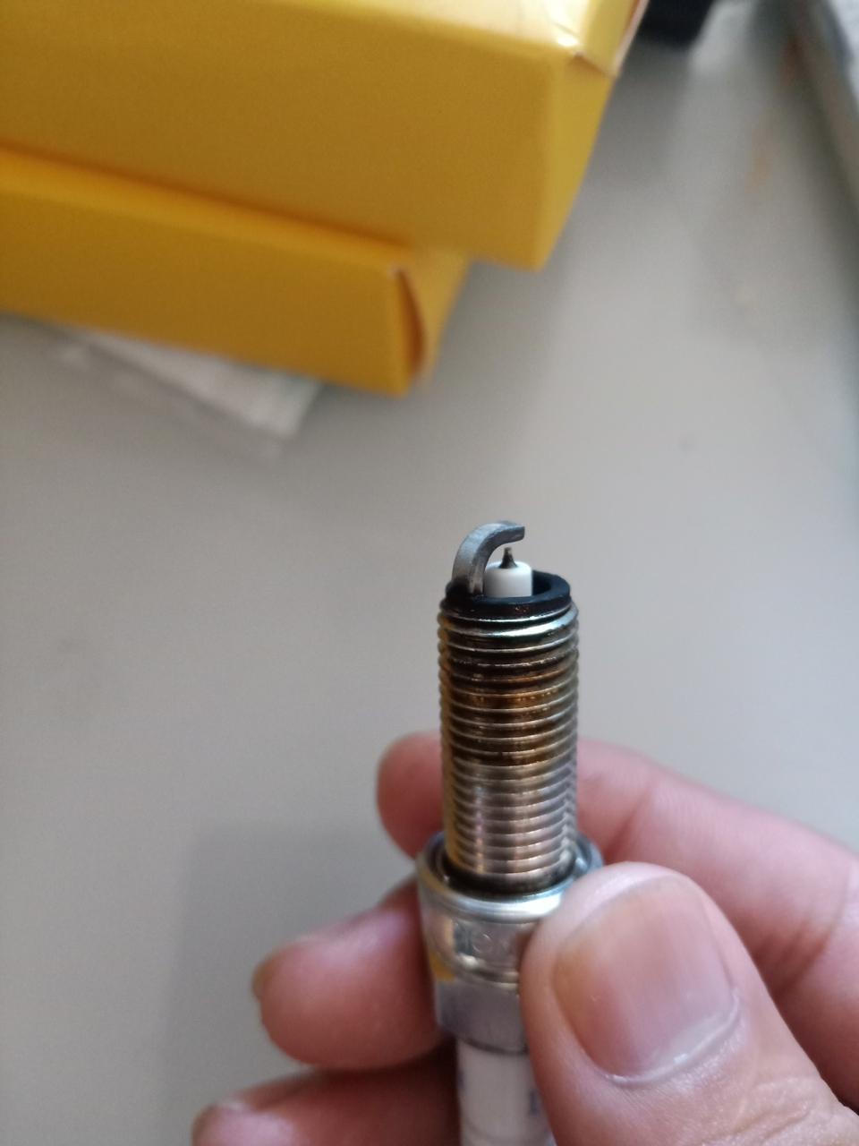 长安cs75-我有一个很难的问题，希望大神能帮忙解决，就是电阻型火花塞，大家都注意螺纹长度，用什么材质，间隙多少，热值多少，很少有人关注火花塞的电阻，请问火花塞电阻起到什么作用， 电阻过大或者过小对点火有什么影响，