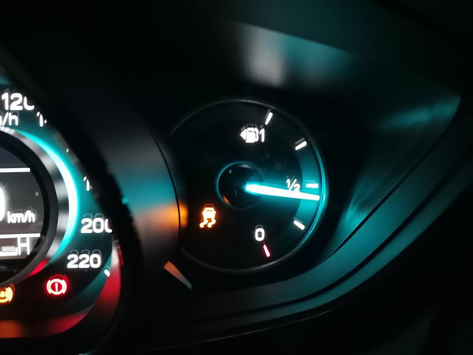 昨天刚买的新车福睿斯，为什么这么多故障灯亮，这是故障车