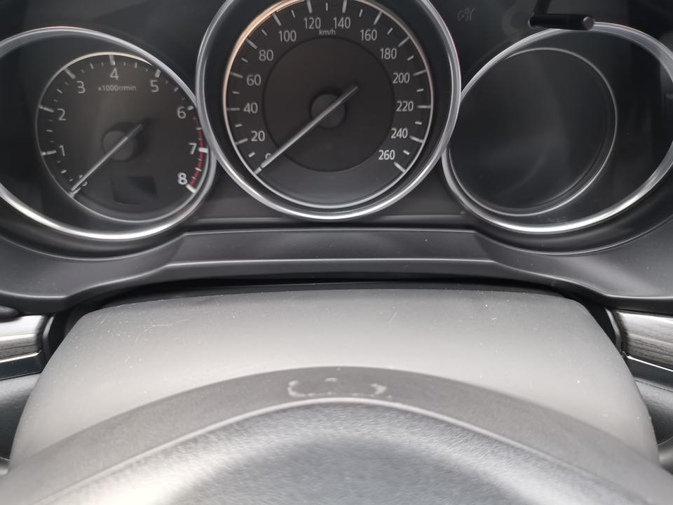 马自达cx-5-新车两边轴距相差多少属于正常。方向盘下边的壳子装歪了，可以调整好吗？