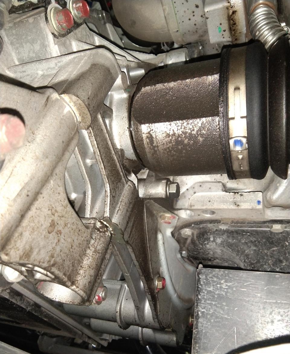 东南dx3-17年11月底提的车，到现在36000千公里，发现油封漏油（不知道是曲轴还是半轴油封），找4S店质保，4S店却说没在店里保养不予质保。说找不到保养记录。这种情况怎么办？
