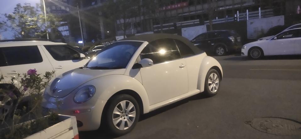 甲壳虫-这个是什么车 贵不贵 觉得蛮好看