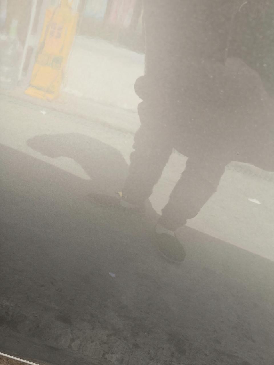 标致308-19款标志308银石灰车漆很薄吗？？？我没有发生刮擦也没有任何事故，副驾驶门掉了两个小点，今天出去又新增一个浅浅的划痕，又是飞起的石子干的嘛？？醉了！想问问车友们有这种现象吗？