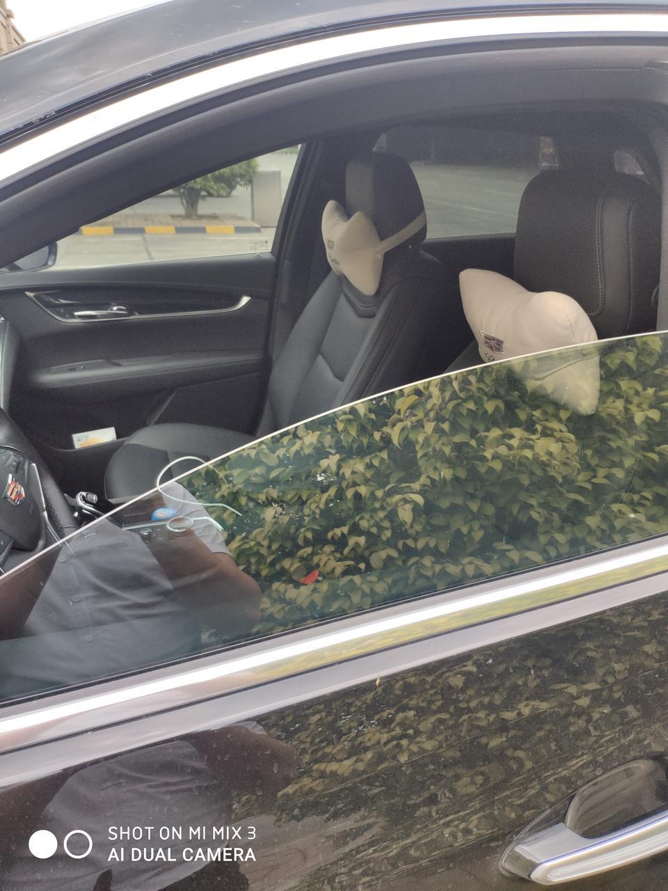 凯迪拉克xt5-朋友们我的车，锁车  车窗只能上来3个，驾驶室这边的车窗不起来。请问是怎么回事