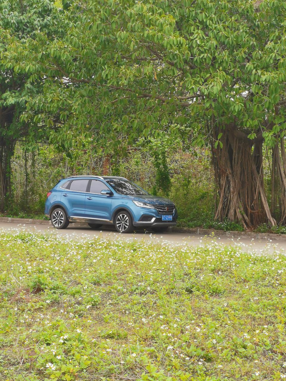 荣威rx3-RX3 2020款1.6自动旗舰版
原车配的玛吉斯215*50*R17轮胎
玛吉斯胎耐磨其它方面比较平庸。扁平比为50加上没有后独立悬架。舒适性非常一般。
而且4.4长的车长1.8的车宽配这四个轮子真心觉得不太协调。

请问各位条友。能不能换成马牌？那一个扁平率55的。轮圈不变。提升舒适度。有换过的朋友吗？求解答