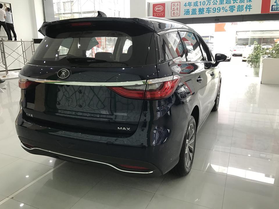 不到十万元比亚迪宋MAX，网友：家用MPV买它，既实用又有颜值！该如何选择