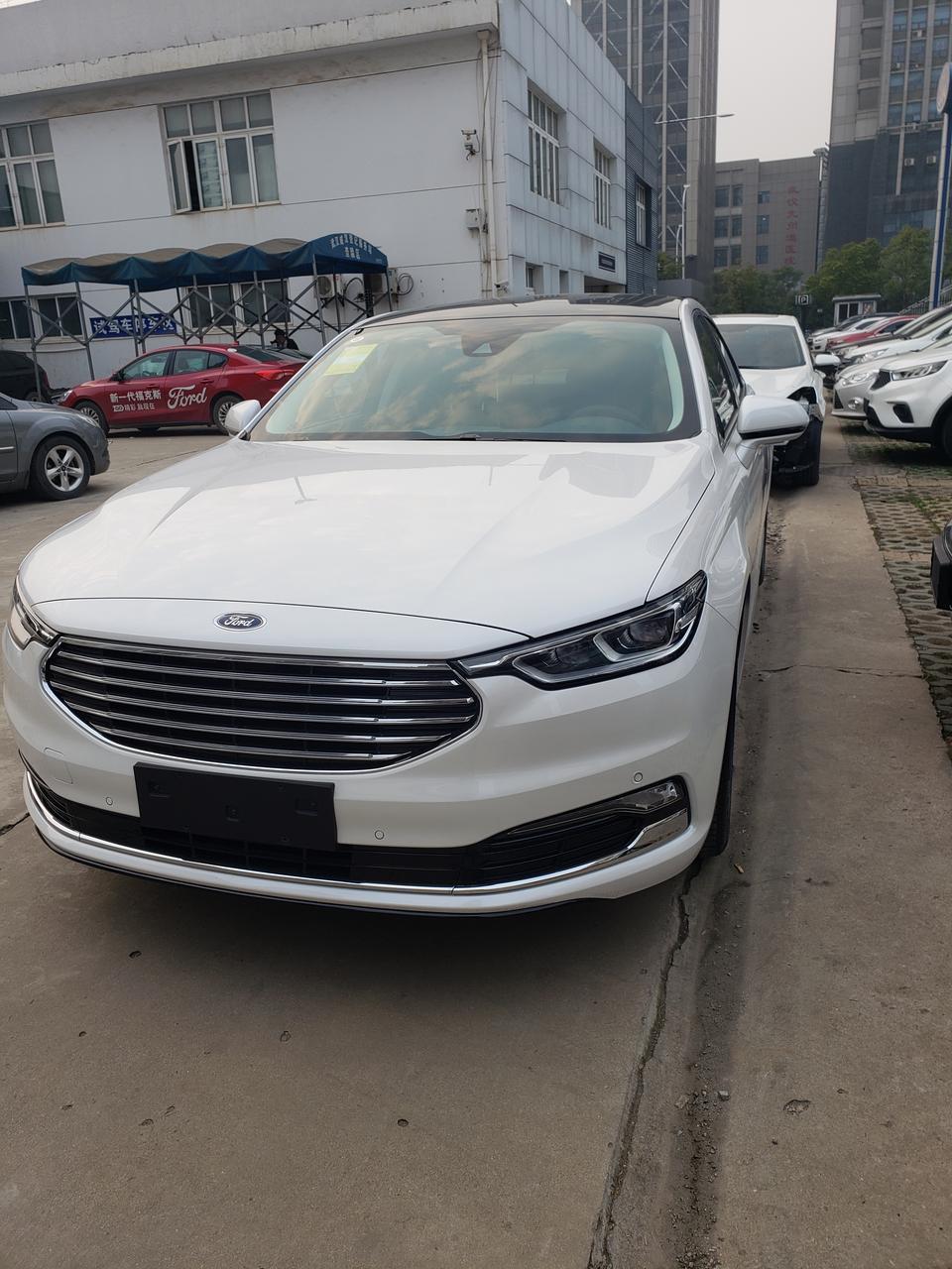 老铁们，金牛座到底黑色好看，还是白色好看？？？