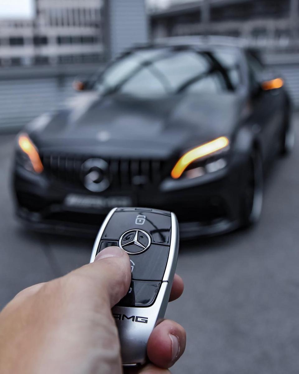 奔驰c级amg-E53和C63怎么选？现在手里有100万，大神告诉一下，这2车差别大吗？不知道怎么了，总是感觉e53比c63帅
