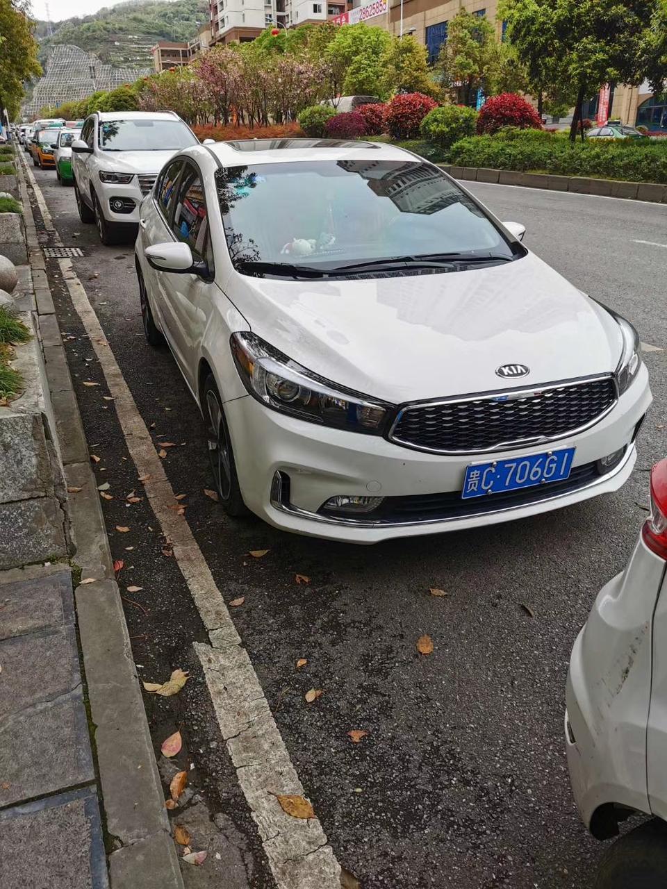 起亚k3-车子九成新  无事故   开了一年多   麻烦帮忙看下能买多少钱