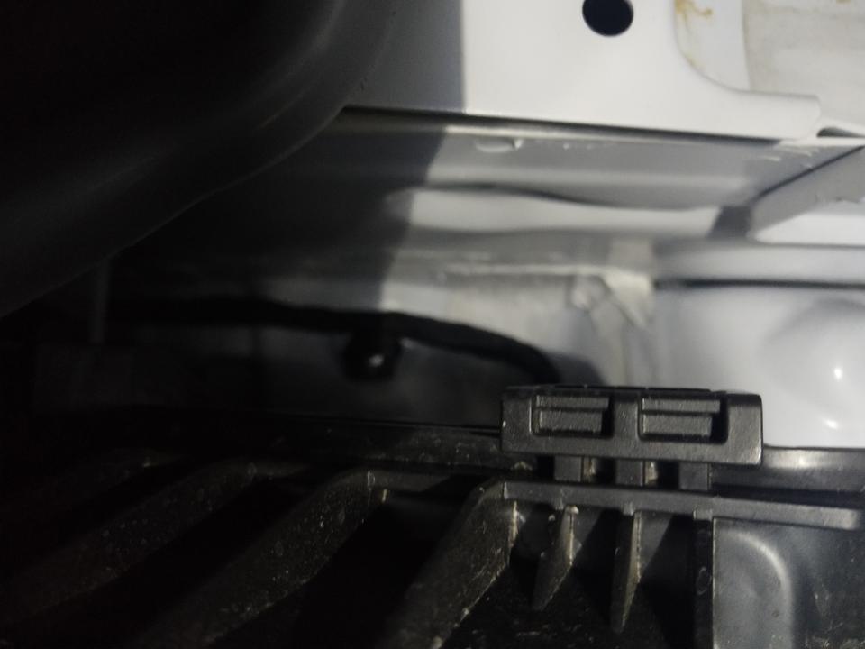 荣威rx5 max-是不是RX5MAX机厂里面都有打这种胶啊？