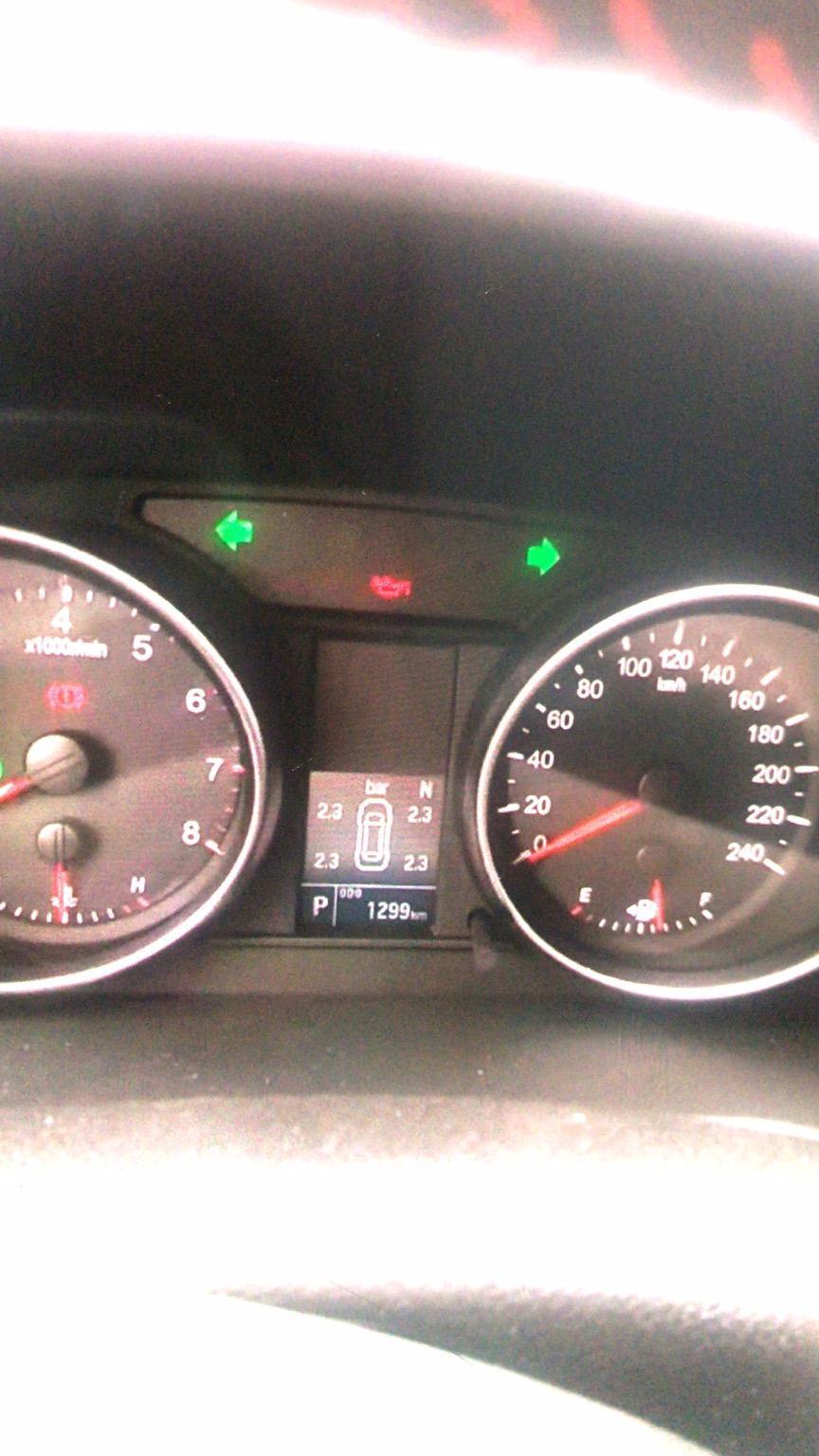 哈弗m6-m6新车跑了快1300km，停车时机油显示红灯，去4S店查机油，机油正常。请问各位车神这是什么原因？？？如图