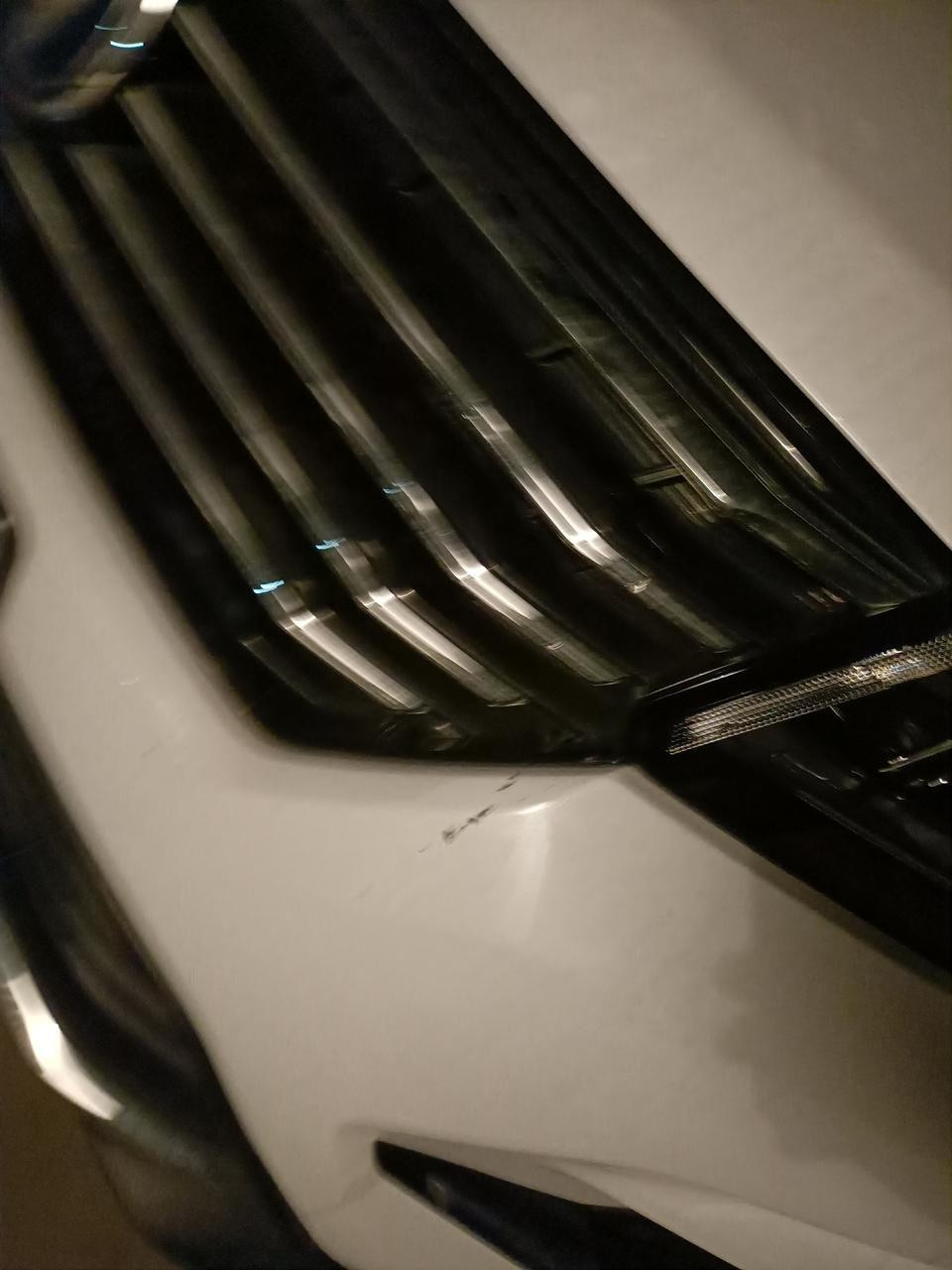 长安cs75-我的车在路边停车位停着，我去我朋友那玩了两个小时。回来直接开车回家也没注意看前面。。到家后发现前面被撞。应该是有人出停车位的时候给我撞的。
1  我该怎么办呢？
2   像这样的问题修一下要多少钱？有图片，，，
3路边有个摄像头应该是录到了。找谁去看这个监控？
4报警有用吗？能找到肇事者吗？
5肇事逃逸。他本来就是全责。我车停在那都没动。现在他跑了。找到他。他还是全责有什么区别？
6去交警队，他说要保单。我的保单找不到电子保单可以吗？
问的有点多，因为第一次经历这样的事情。哪个大哥知道说一下
