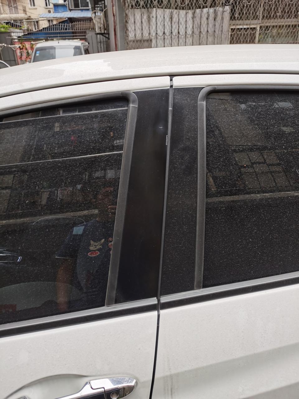 缤智-中柱黑色部分是什么材料？是一层黑色的膜吗？如果是哪里可以重新贴