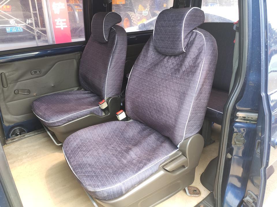 五菱荣光v-15年1.5排量25500值吗？