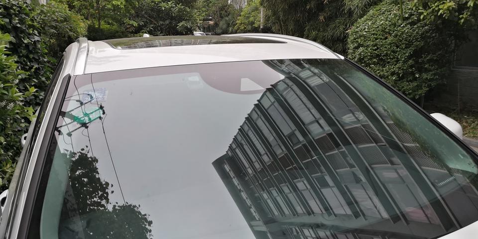 沃尔沃xc60-大家xc60 etc装哪的？黑色一坨右边装了行车记录仪了，装后视镜背面可以吗？感觉太阳照不到，没法充电。请问车友一般装哪里？