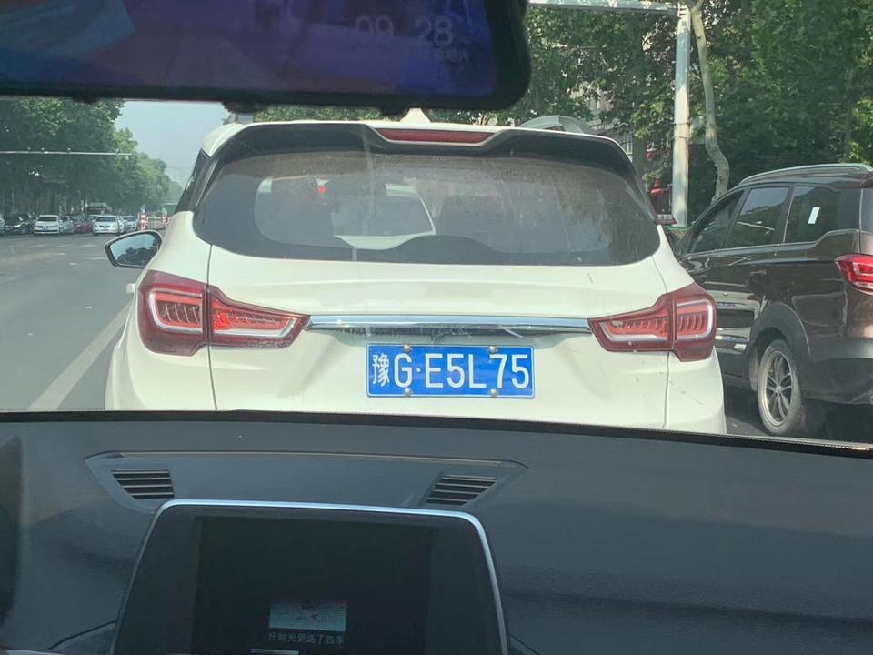陆风x2-这个车是什么车啊，没有车标，求解答