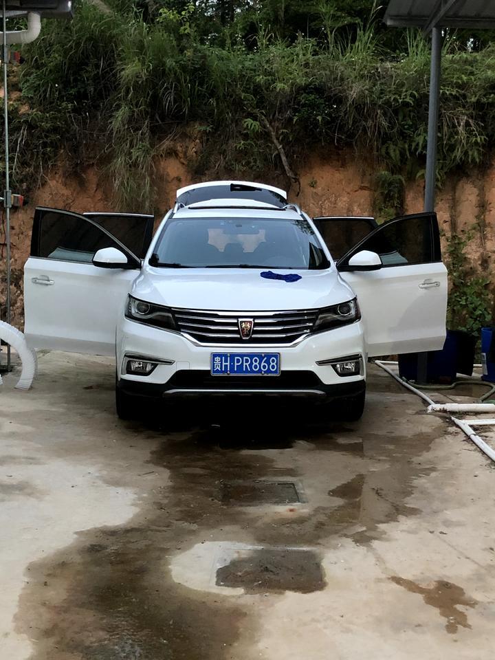 荣威rx5-你好 老师傅 我的车两年开了5万公里 每次保养都是基本常规保养 我想问下 刹车片啊 防冻液这些什么时候更换 麻烦了