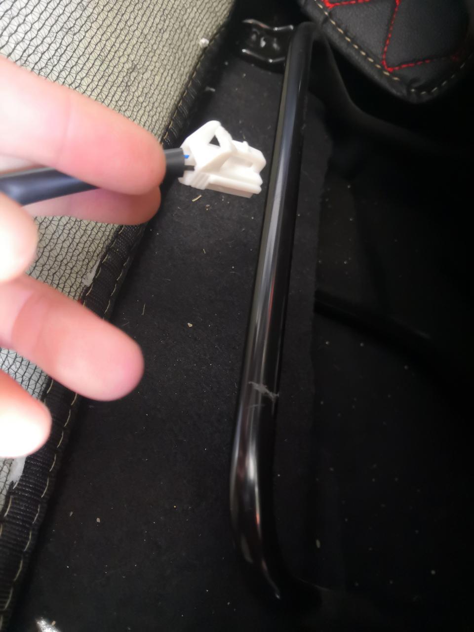 悦动主驾驶下面这根线啥用啊？接还是不接？