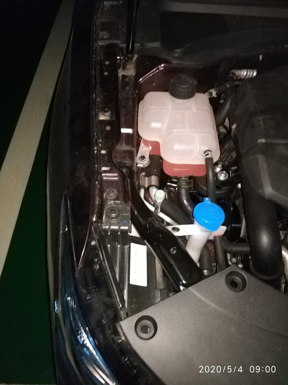 朋友们，哪位发一张锐程cc自动炫锐型发
动动仓图片，我的好像少东西了，对比一下
啊