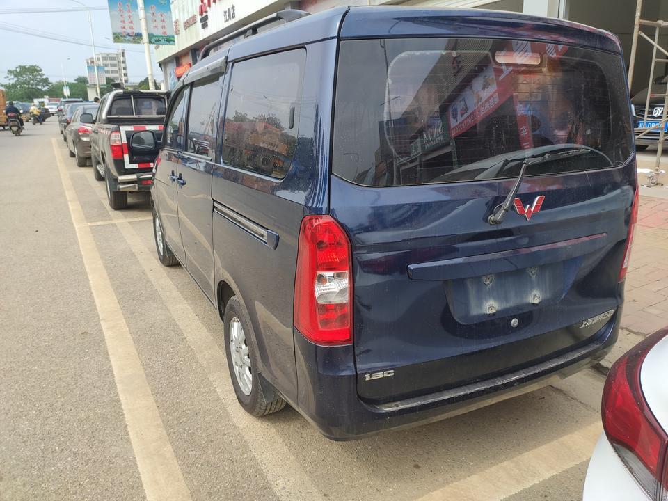 五菱荣光v-15年1.5排量25500值吗？