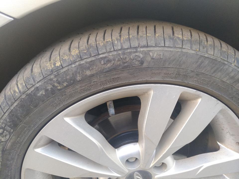 艾瑞泽5-轮胎这样还能继续开吗？心里怕怕的，是16年42周的。