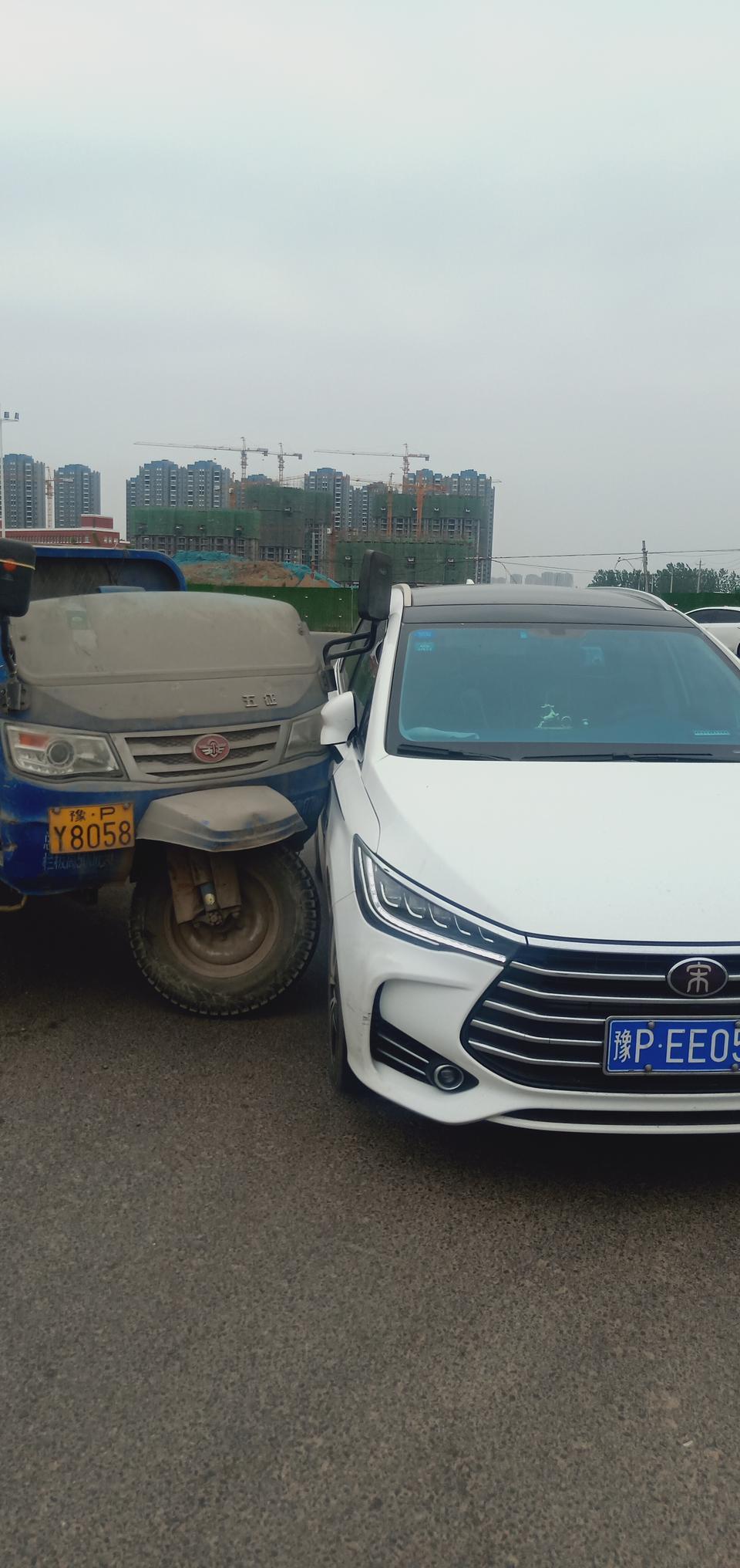 宋max-倒霉啊被亲了一口，要是换车门需要多少钱呢
