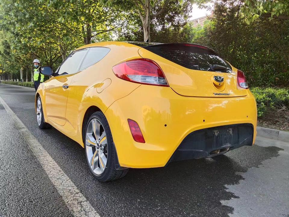 veloster飞思-2012_5进口现代飞思，   1.6排量，，豪华版，全景天窗一键启动 二手价格8万，贵不贵？