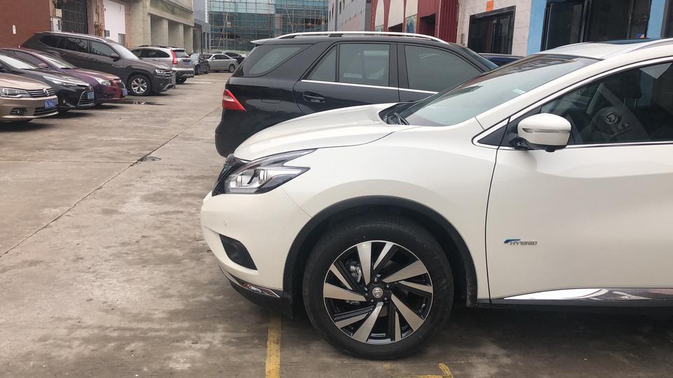 楼兰-昨天刚提回来 发现有色差。店里解释是正常现象，大家有这个问题吗，所以品质问题吗。