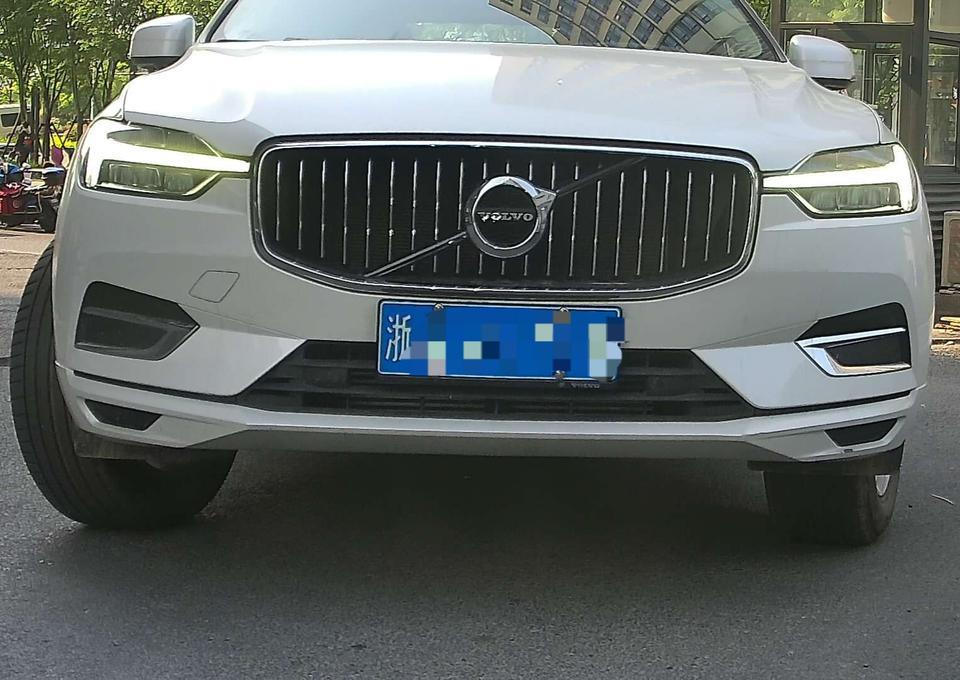 沃尔沃xc60-请问别的车友也有出现行车灯发黄的现象吗