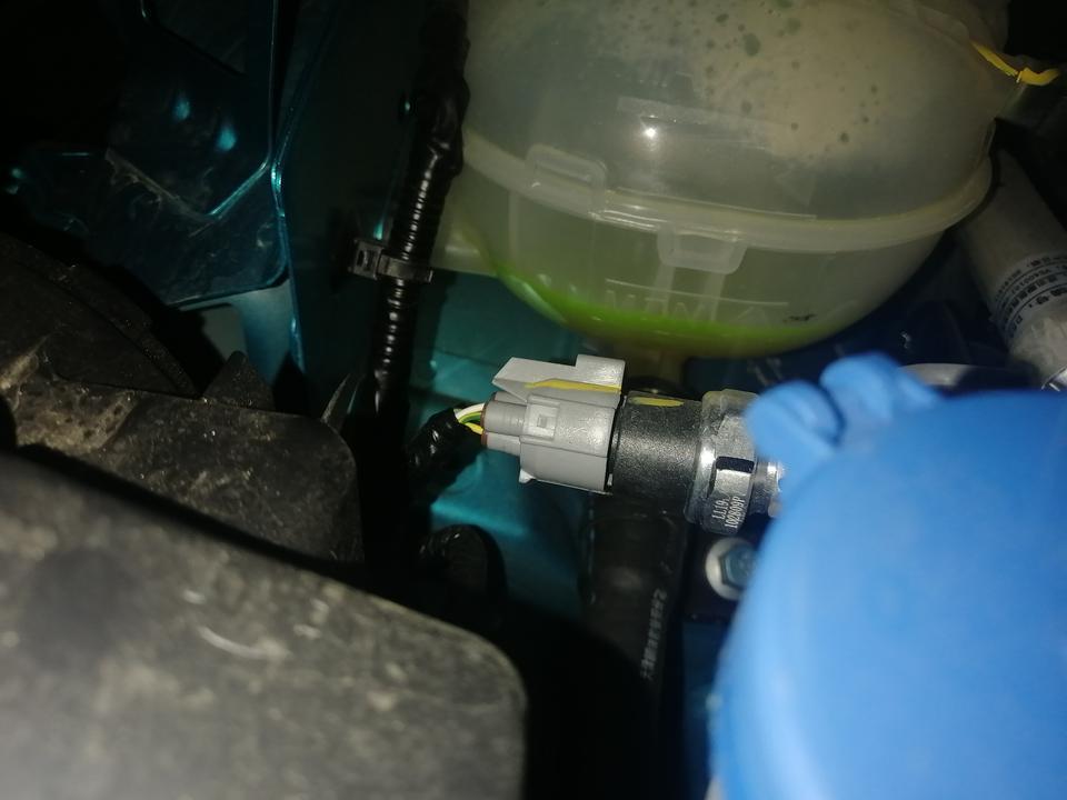 奕炫漏防冻液，换了两个铜片，师傅说修好了，但是开起来还是有糊味，师傅说开几天把漏在排气管上的防冻液蒸发了就好了。请问是不是这样的