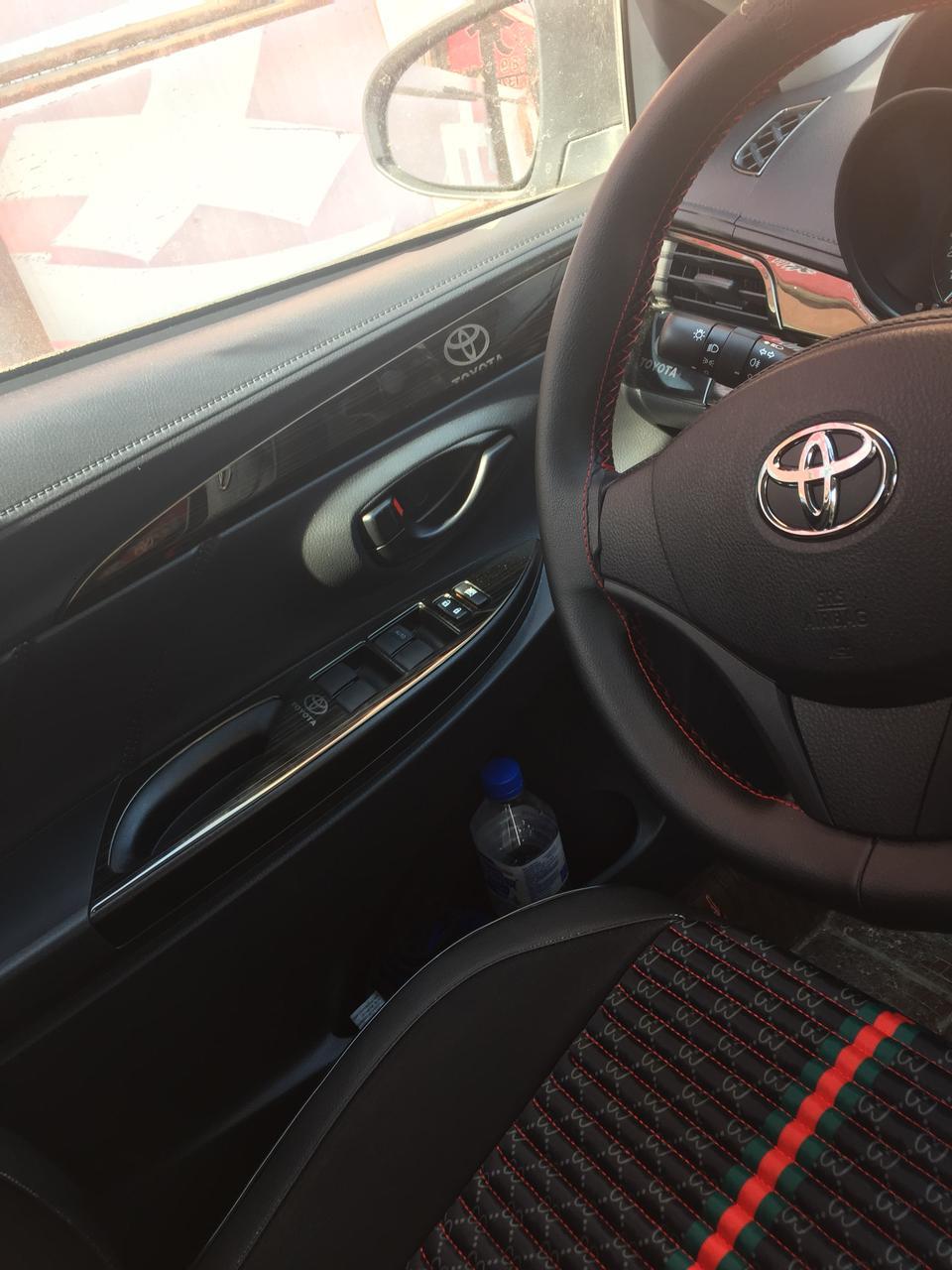 yaris l 致炫-83300提的致炫x领先版，真皮座椅，座椅加热，大屏导航，倒车影像，轮廓升级，脚垫，贴膜，行车记录仪，发动机护板，贴膜，还有800元京东e卡…已经提完车了…感觉贵了