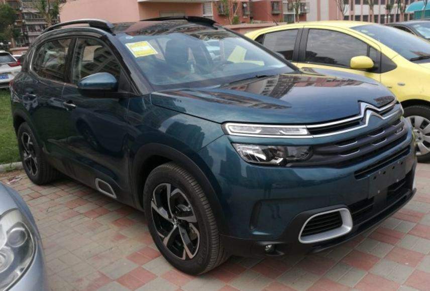 天逸 c5 aircross-乐享—-17.34
贷款额度7➕98700元，加置换，落地价格
14.87➕2➕1860➕3000等于173560元
百年款——18.07
贷款额度7➕107000元，加置换，落地价格
15.7➕2➕1860➕3000等于181860元
400款——21.17
贷款额度7➕119000元，加置换，落地价格
16.9➕2➕1860➕3000等于193860元
潍坊，贷款7万，没有手续费，需要加4860元
亲们，觉得这个价格怎么样