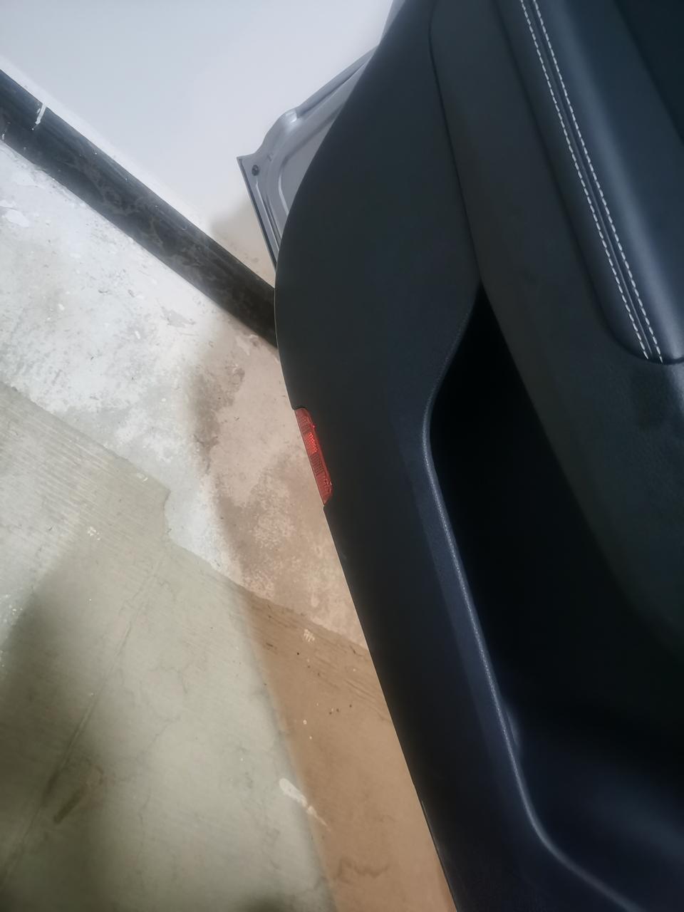 请问2019款速派330舒适版四个车门迎宾灯都不亮，是怎么回事？！难道仅仅是装饰么？