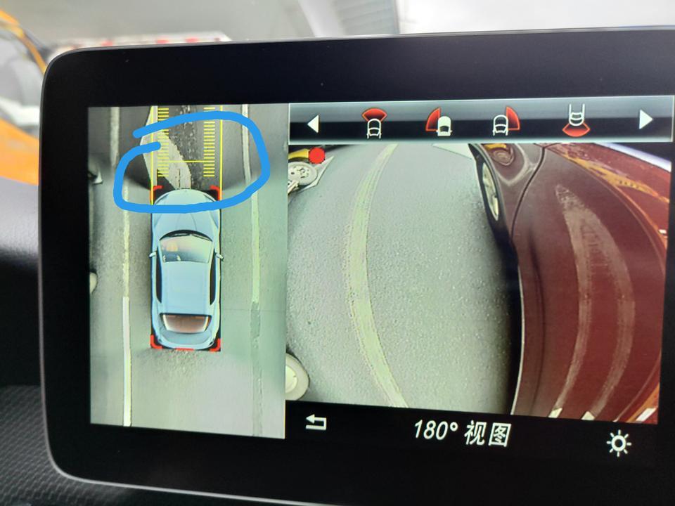 奔驰gla-前几天刚去修好车试的时候发现这个360全景摄像头传来的图片前方有黑色，各位大哥谁知道原因求