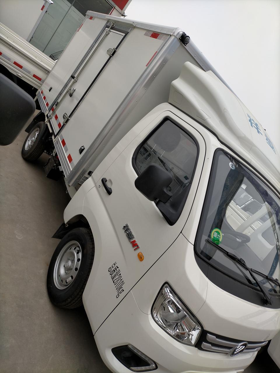 这是2020款的祥菱M1箱货，3米05的，裸车49000贵吗