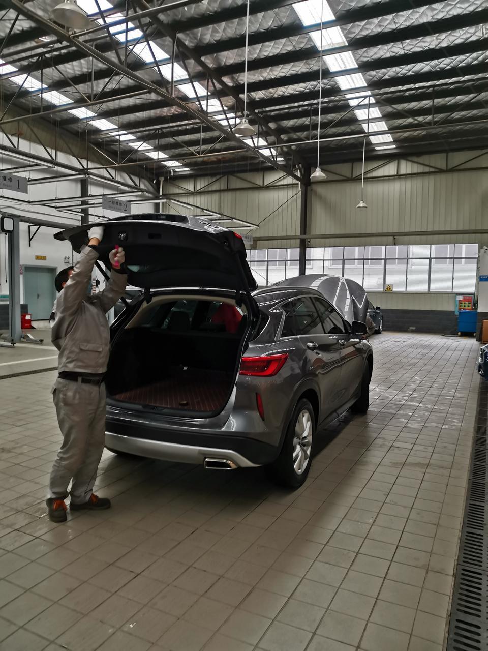 英菲尼迪qx50-qx50二驱时尚型，后视镜能装电动折叠吗？那种一按钥匙就自动折叠，不用在车内手动折叠的，如果可以的话，大概多少钱？找谁装比较好！