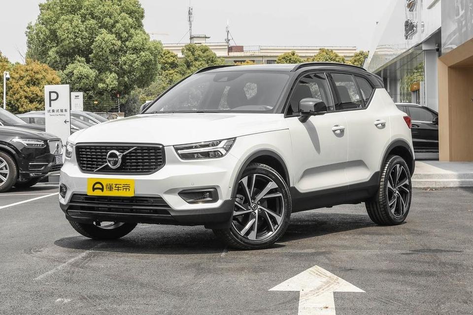 沃尔沃xc40-我想入手 T3智远 ，报落地24+，亲们觉得可以看到多少？？？
贫民窟女人，每分钱都是打工挣来的，看中了这个车的内饰外形不能自拔，求支招砍个合理最低价。