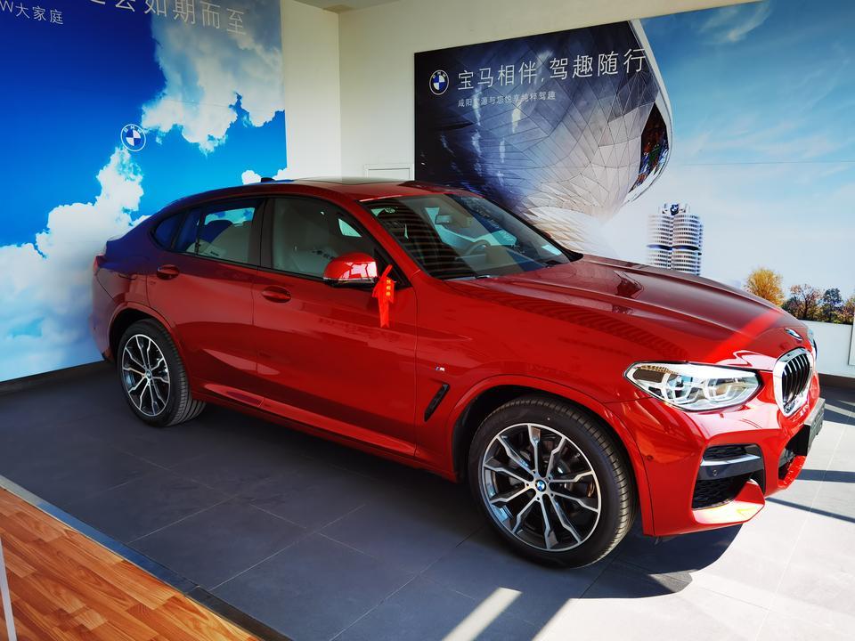 宝马x4-各位车友，你们提车时候车内配备了什么，可否告知一下。我这个店三脚架、工具包、防护服什么都没给我，极其不专业！