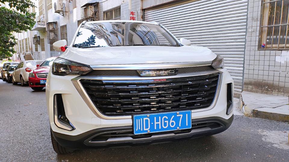 beijing·x3-我的爱车智达1.5T cvt荣耀款，2020.3.2提车，从提车刚开始表显百公里20L，开了700公里，上了一次高速，基本80-90公里，市区基本50-60公里，现在表显百公里9.2L,请问这款车油耗正常吗？首保后还会降点油耗吗？各位车友知道的给个解答。谢谢！