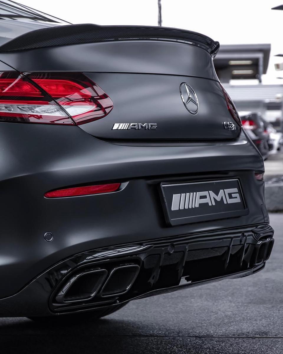 奔驰c级amg-E53和C63怎么选？现在手里有100万，大神告诉一下，这2车差别大吗？不知道怎么了，总是感觉e53比c63帅