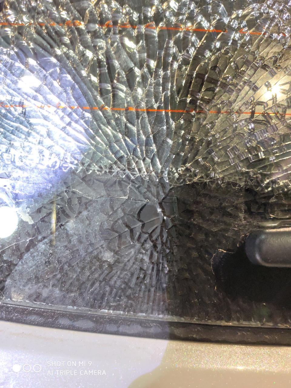新宝骏rm-5-提车几天，洗车的时候后挡风玻璃碎了，没买有单独玻璃险，请问车友换后挡风玻璃需要多少钱？卖车的真坑，收了5000的保险费竟然没帮买单独玻璃险