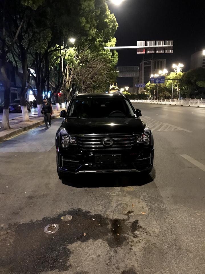 传祺gs8-想问一下各位车友、我买的2020款GS8、两驱豪华智联版、可是车子开起来之后不会自动锁车、不管多少公里的时速、我的销售和我说没有自动锁车的功能了、是真的吗？车子开起来需要自己锁车、真的这么麻烦吗？不敢相信啊、有没有大神车友指导一下呀
