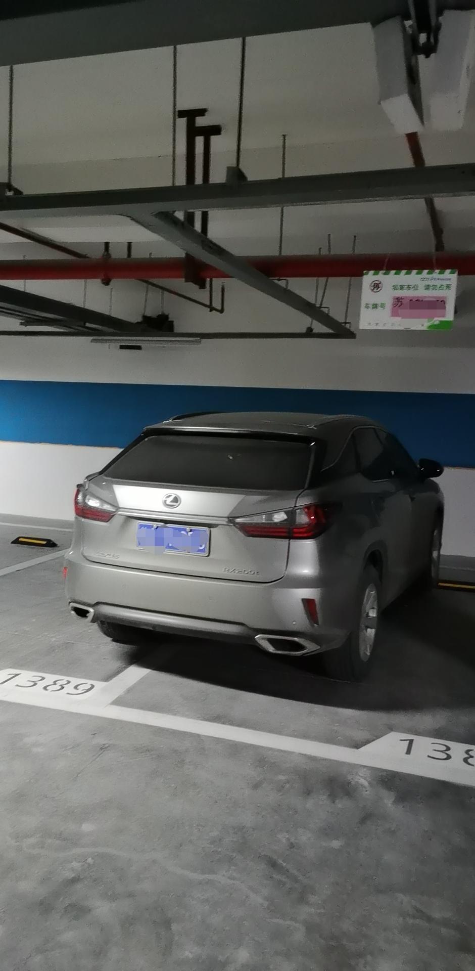雷克萨斯rx-16款rx200t，跑了9万多公里了。现在想出手换车，请问估计能卖多少钱，没有事故，但是有划痕。