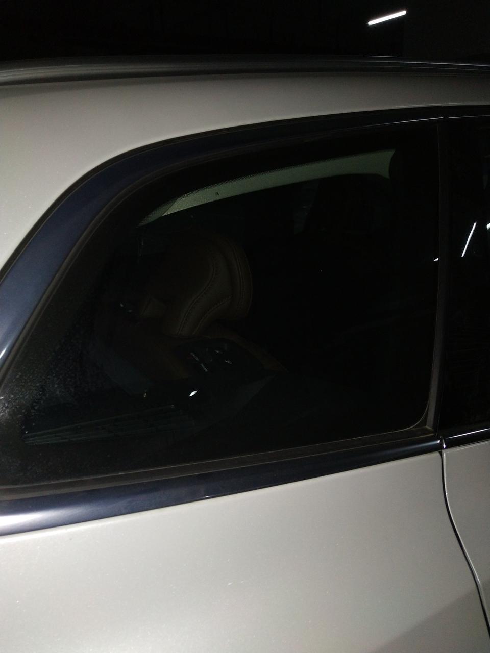 沃尔沃xc60-XC60智远豪华的后门玻璃加热丝(洗车行的哥们儿高速我的)，一边有一边没有，为啥呢？