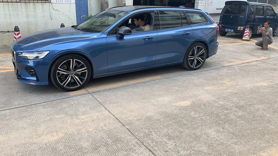 沃尔沃v60-新V60空调滤芯怎么换啊    去年的车  该换了