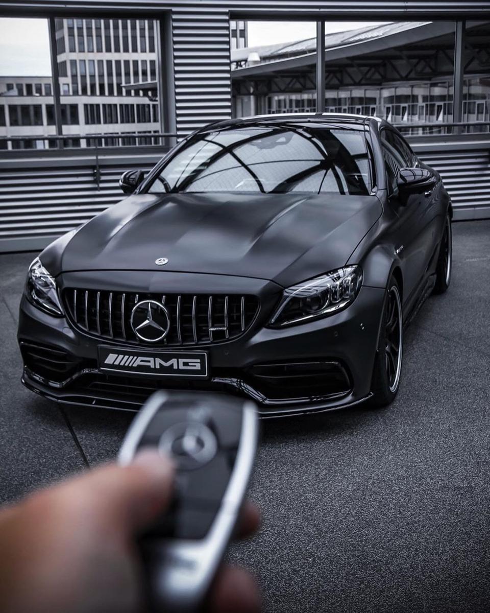 奔驰c级amg-E53和C63怎么选？现在手里有100万，大神告诉一下，这2车差别大吗？不知道怎么了，总是感觉e53比c63帅